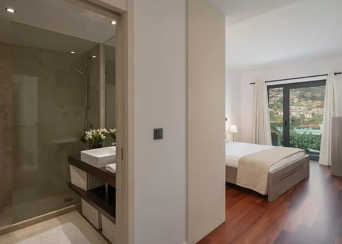 Madalenas Xxi By An Island *